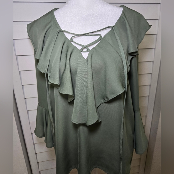 My Michelle Sage Ruffle Blouse Size M - Picture 6 of 10